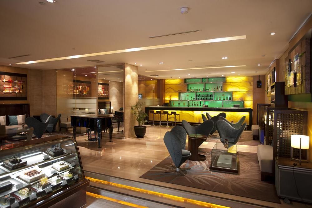 Cambridge Hotel Medan Exterior photo