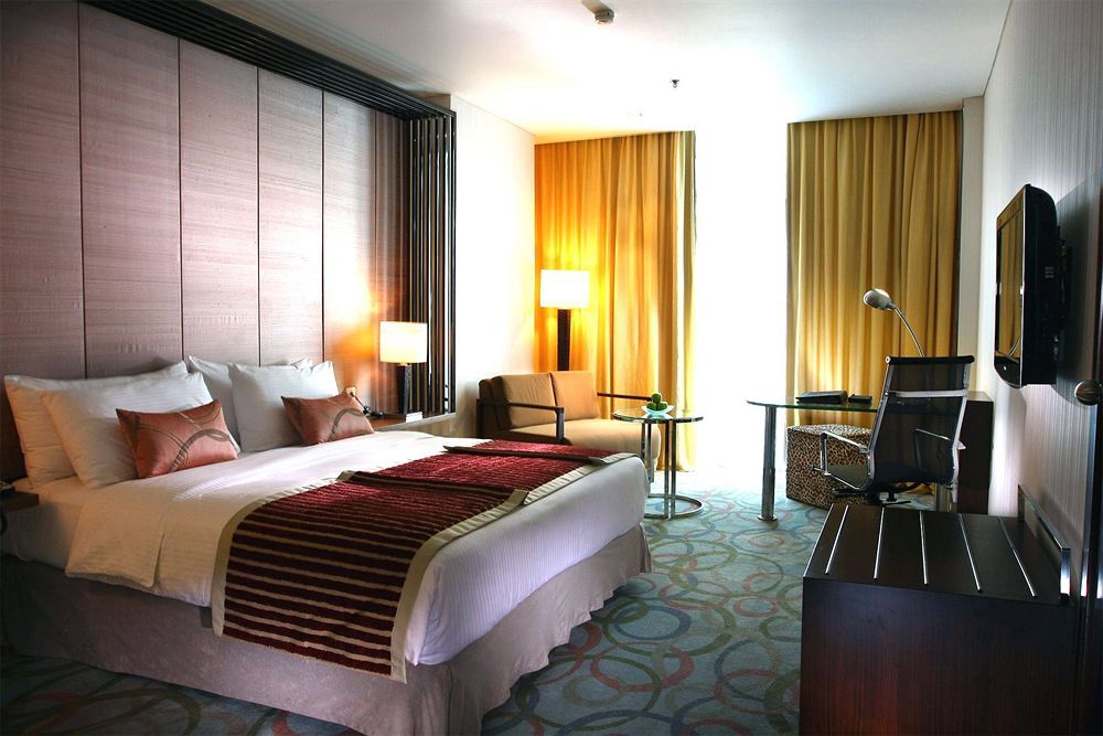 Cambridge Hotel Medan Exterior photo